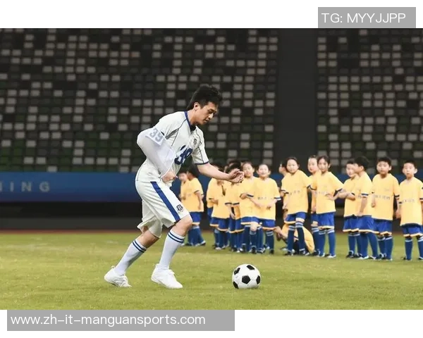 《挑战极限技巧模仿足球球星1对1对决精彩瞬间》 《挑战极限技巧模仿足球球星1对1对决精彩瞬间》