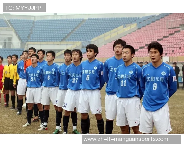 从草地少年到绿茵巨星 足球球员的童年梦想与奋斗之路